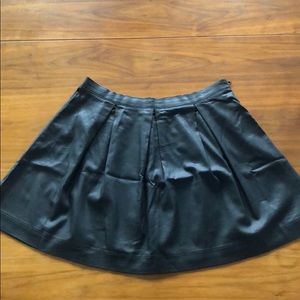 Coated woven box pleat mini skirt